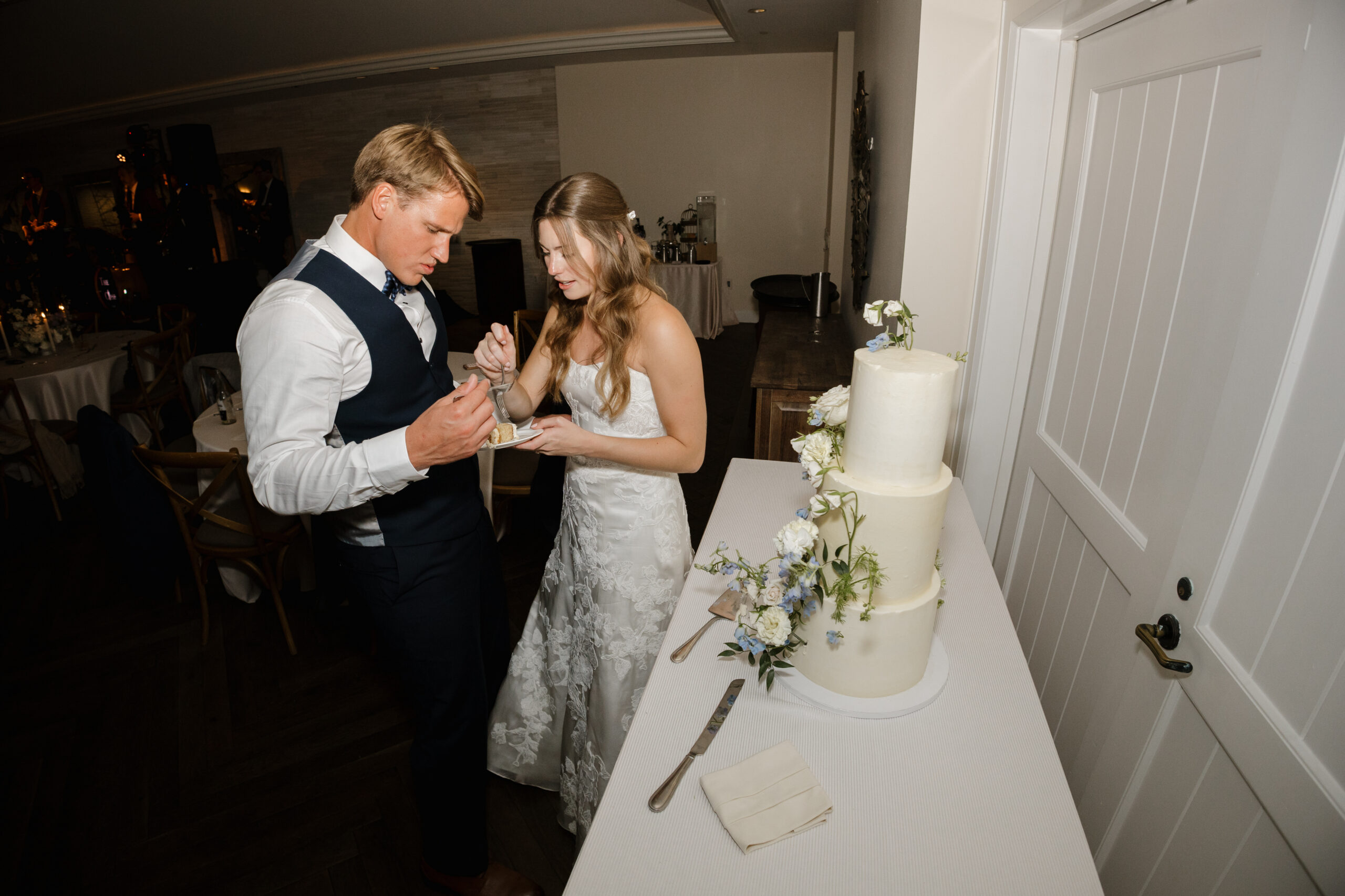 Wedding Couple eating cake